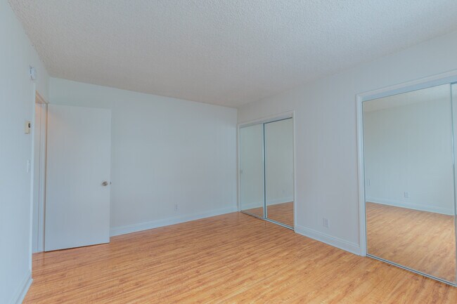 Foto del edificio - 1255 Granville Ave