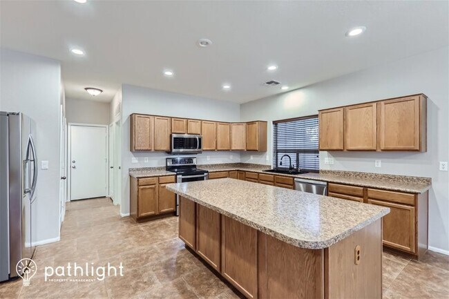 Building Photo - 40781 W Robbins Dr