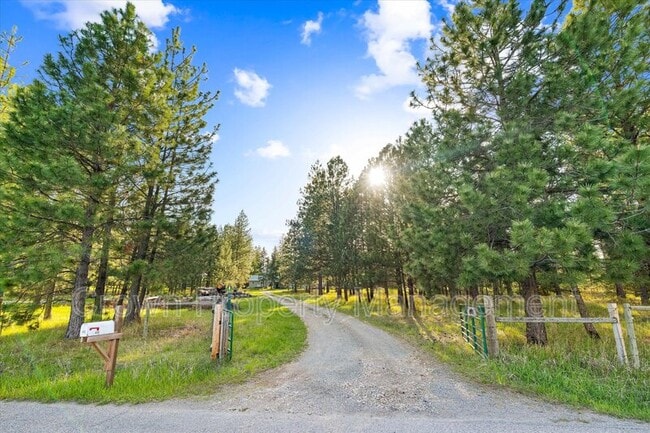 Building Photo - 495 Van Sant Rd