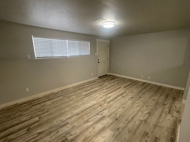 Building Photo - Orem Triplex