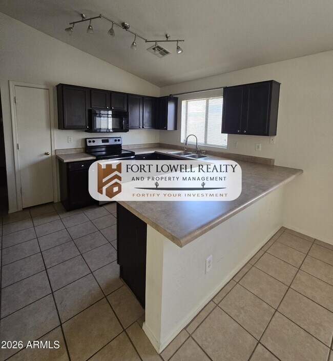 Foto del edificio - 23952 W Desert Bloom St