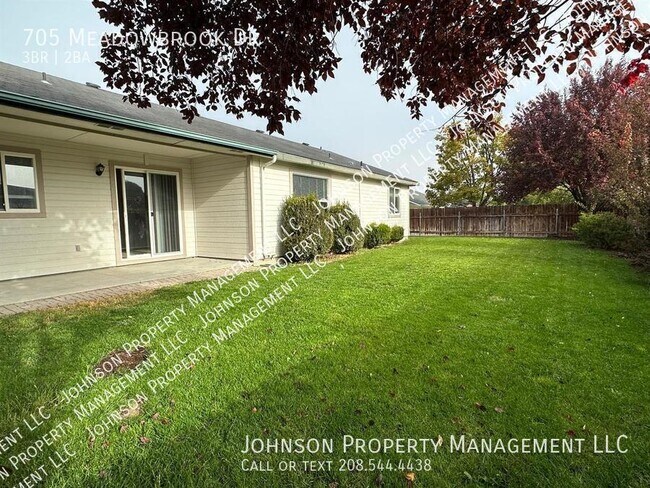 Foto del edificio - 705 Meadowbrook Dr