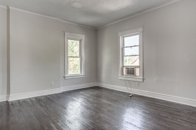 Building Photo - 3233 Park Ave