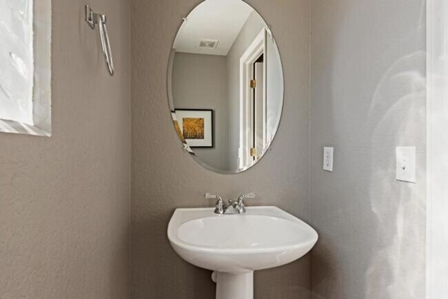 Foto del edificio - 1155 Laurenwood Way