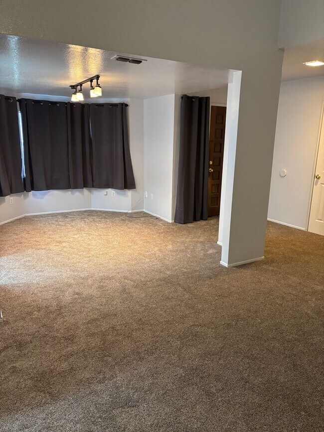 Foto del edificio - 3 B/R 2 BA Beautiful Home in Yuba City- AVAILABLE NOW!