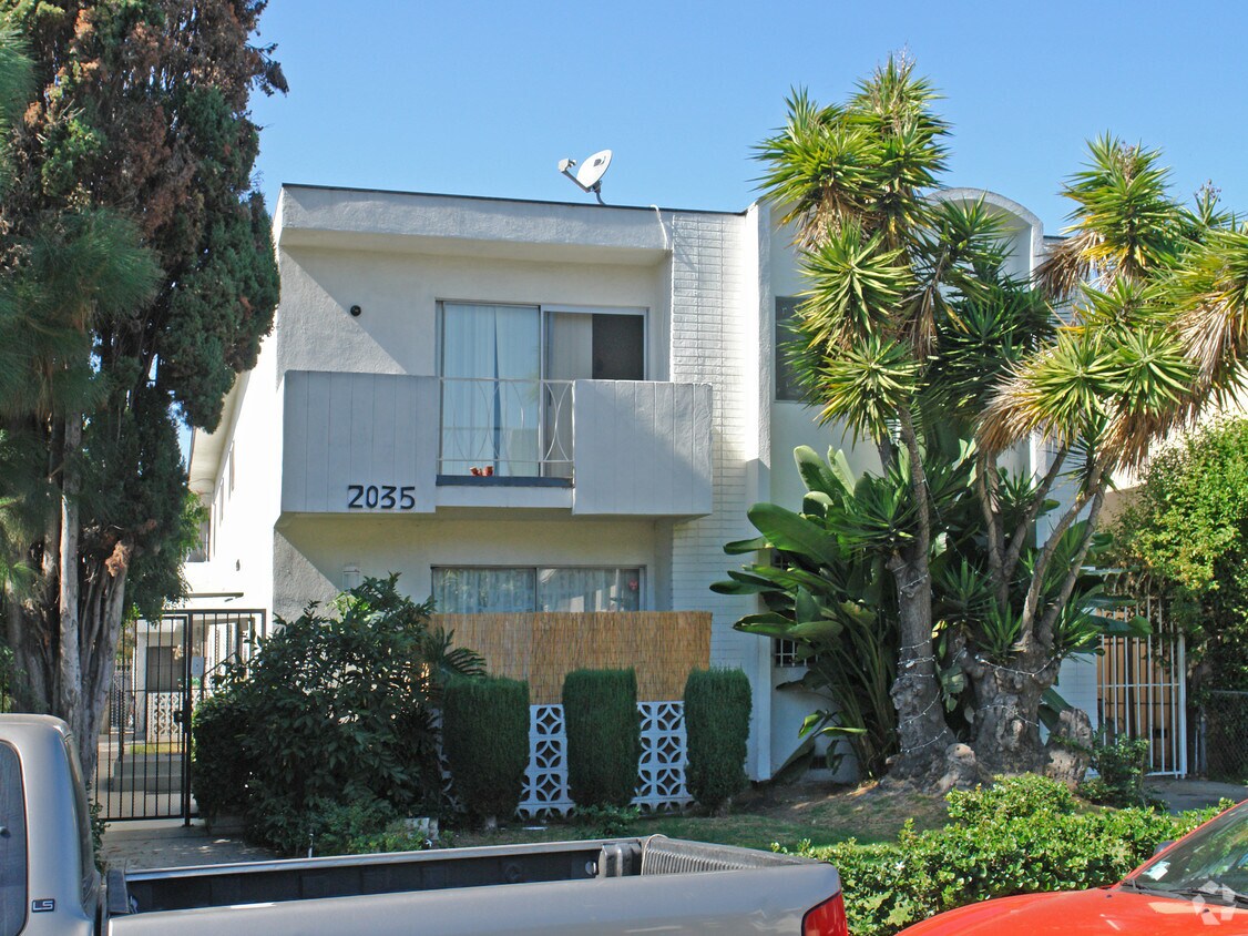 Foto del edificio - 2035 Garth Ave