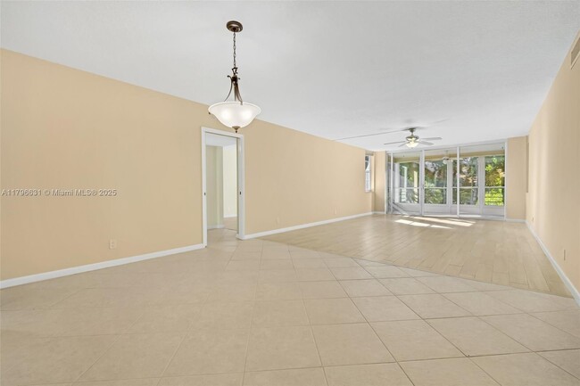 Foto del edificio - 933 Cypress Grove Dr