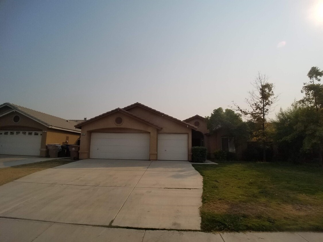 Primary Photo - 2815 Flint Hills Dr