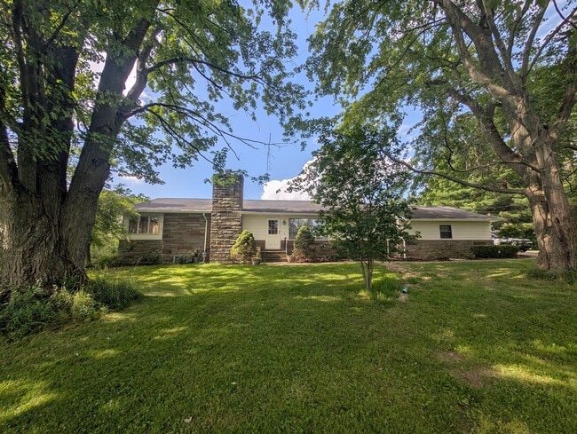 Building Photo - 225 E Mennonite Rd