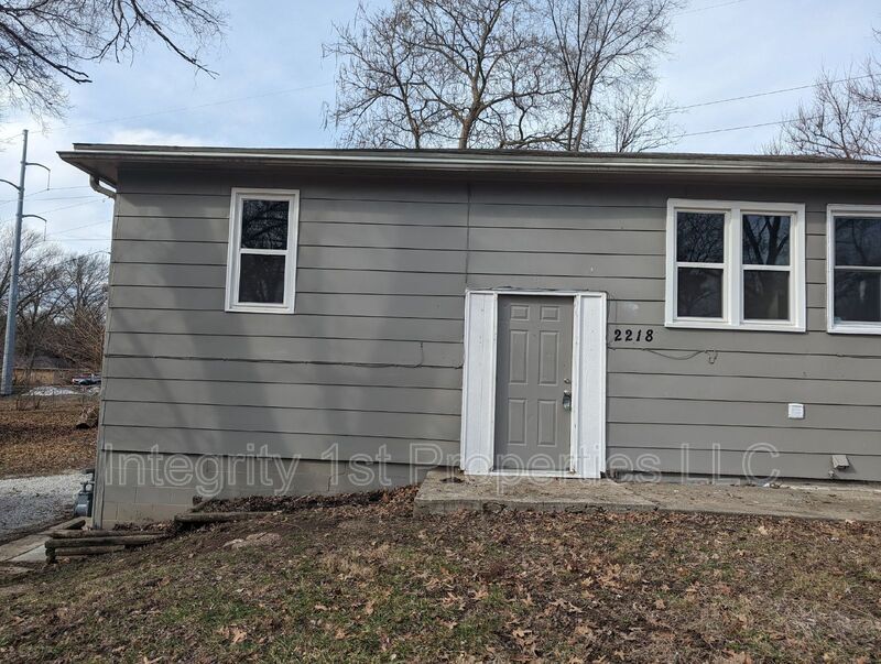 2218 Girard Ave, Leavenworth, KS 66048 House Rental in Leavenworth