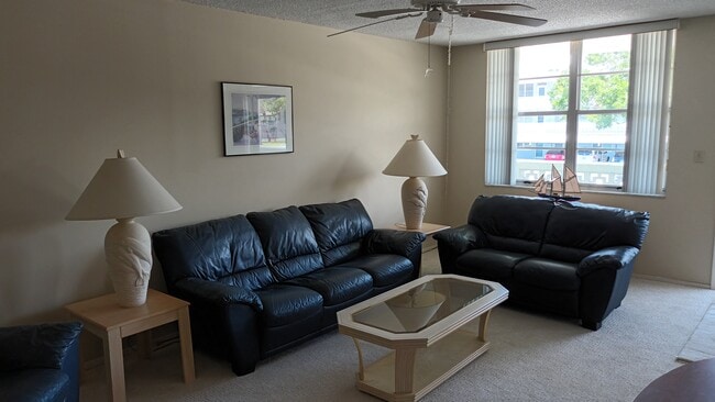 Living Room - 4710 Bay St NE