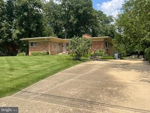 Building Photo - 3909 Pineland St