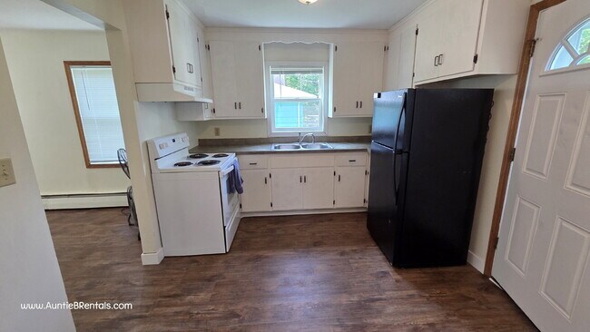 Building Photo - Great 2BR Duplex with a yard, Minneapolis ...