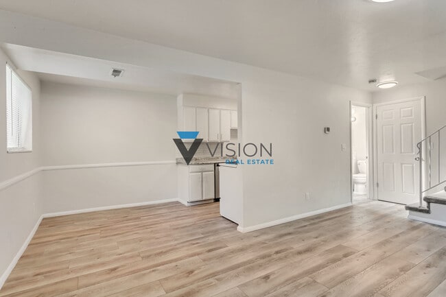 Building Photo - 30 E 925 N