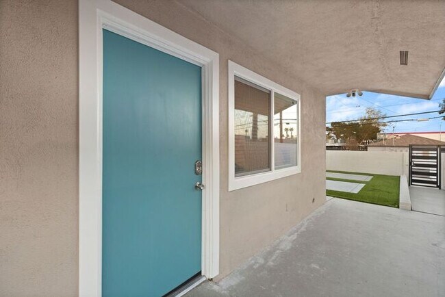 Building Photo - Updated 2-Bedroom Unit in Convenient Downtown Las Vegas Location