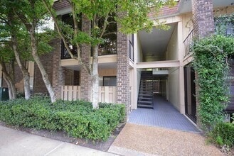 Building Photo - 7555 Katy Fwy