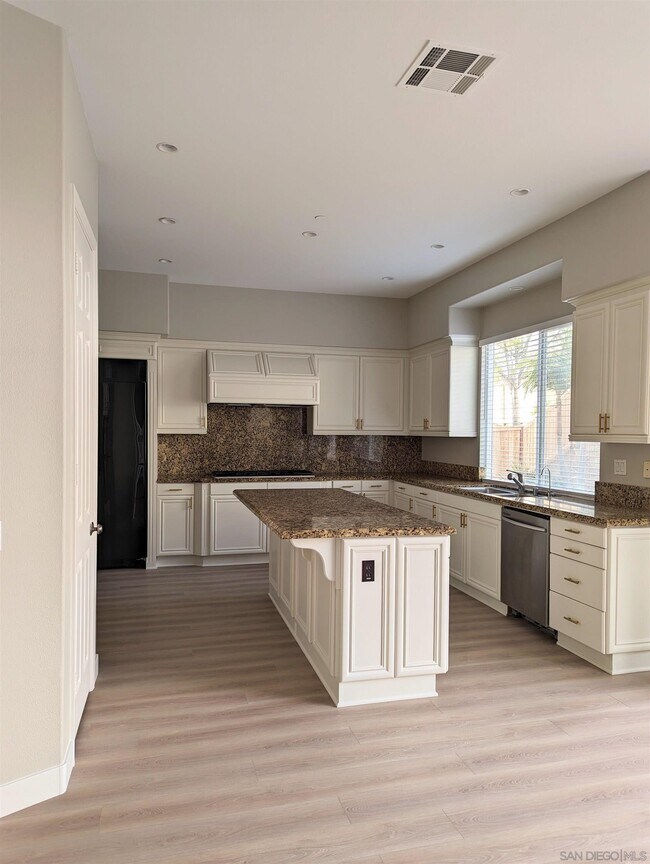 Building Photo - 9778 Deer Trail Dr