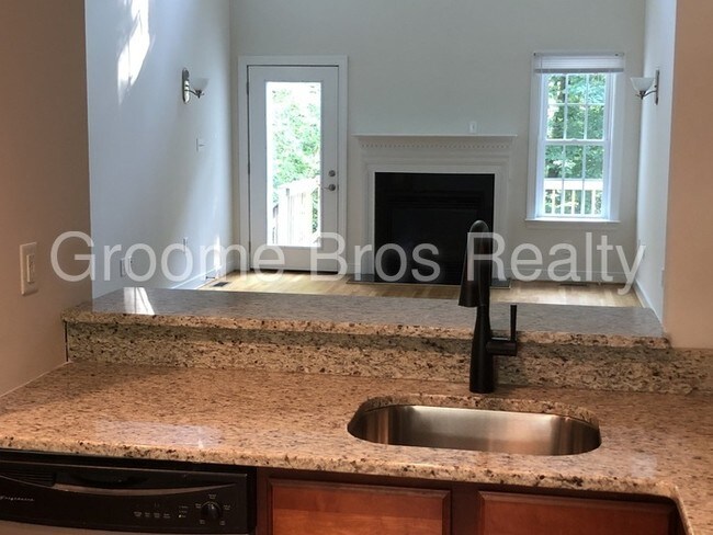 Building Photo - Spacious Town home near Deep Run Park