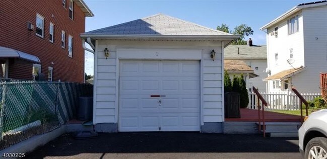 Building Photo - 943 Van Houten Ave