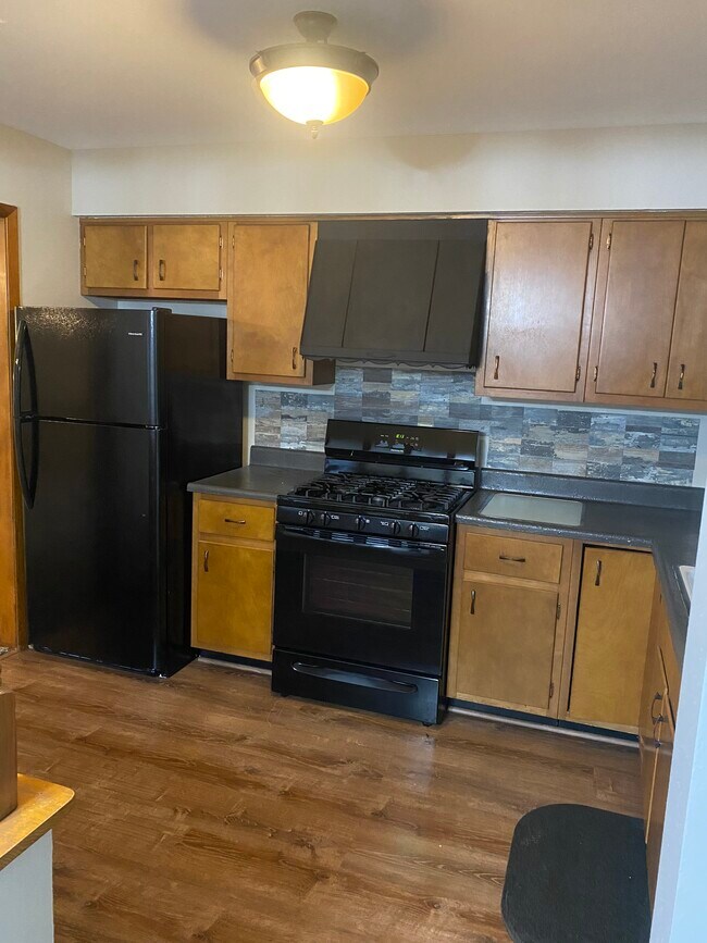 Kitchen- gas oven - 404 Woodrow St