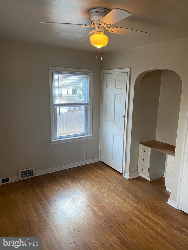 Building Photo - 4737 Oak Terrace