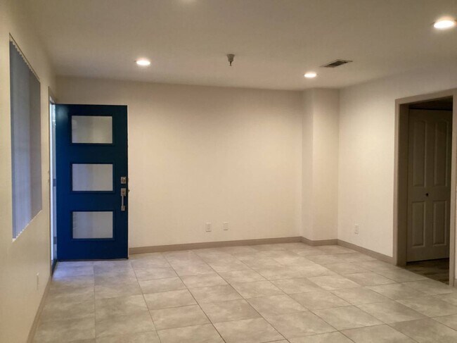Foto del edificio - 723 1/2 N Kingsley Dr