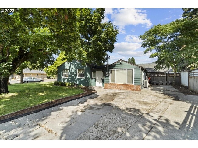 Building Photo - 3Bd/1Ba Mid Century Home In Canby~ A/C, 2 Additional Storage, and Spacious Yard!!!