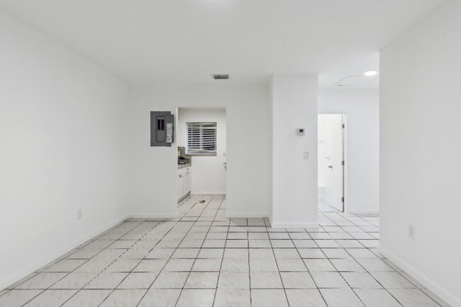 Foto del edificio - 622 Oriental Blvd