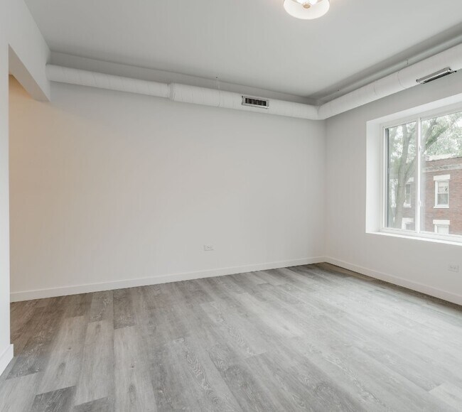 Foto del edificio - 1704 W Glenlake Ave