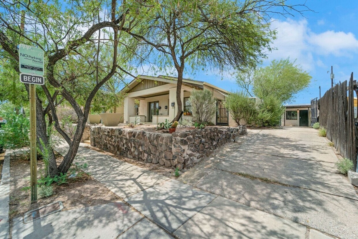 Primary Photo - 129 N 1st Ave