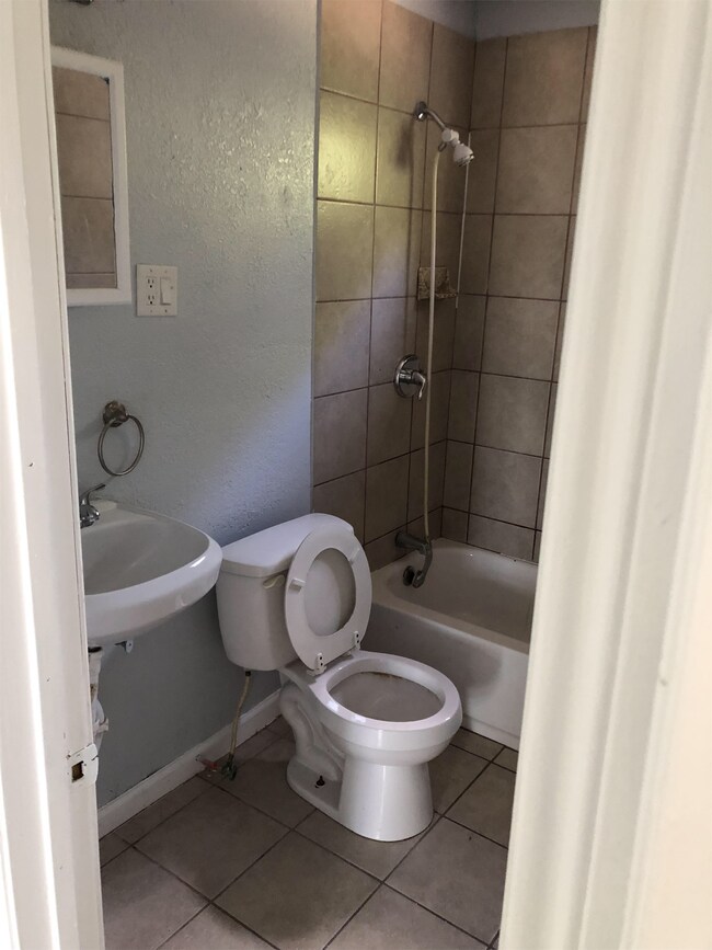 Building Photo - 5608 Birchman Ave