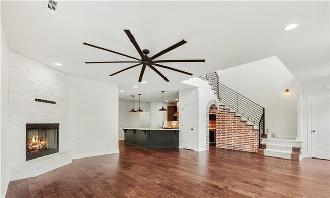 Building Photo - 546 N Salem Rd