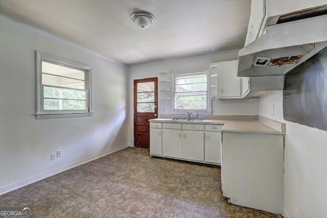 Foto del edificio - 3292 Arnwood Ave