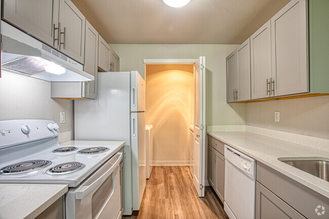 2BR, 2BA - 944SF - Bellwether Apartments