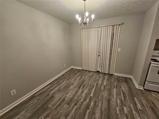 Building Photo - 5642 Estates Ct