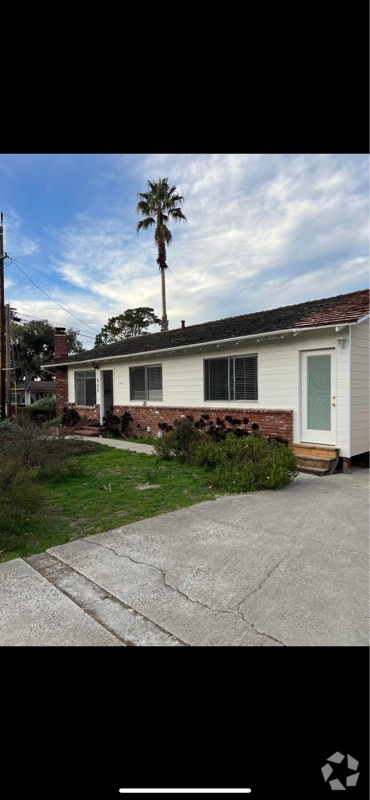 Building Photo - 920 Hillcrest Ct