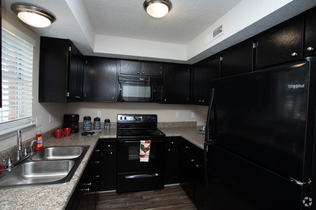 2BR, 1.5BA - 1000SF - Georgia Green Townhome Apartments