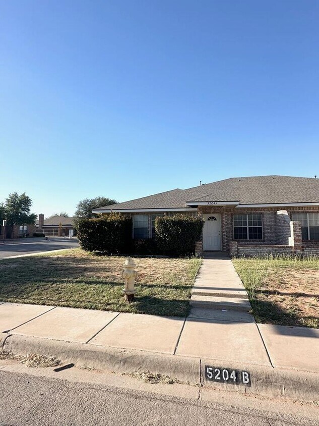 Primary Photo - 5204B Rainbow Rd