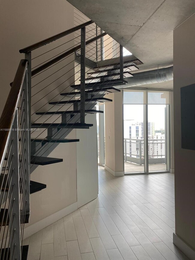 Foto del edificio - 690 SW 1st Ct