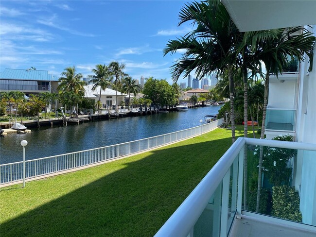 Foto del edificio - 2841 NE 163rd St