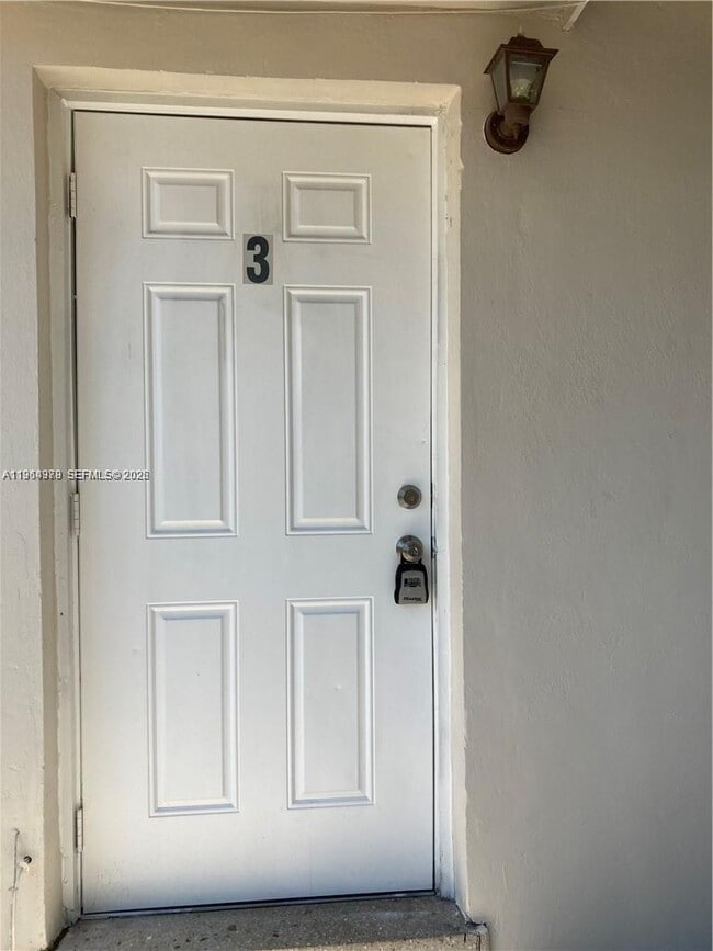 Building Photo - 534 NW 23rd Ave