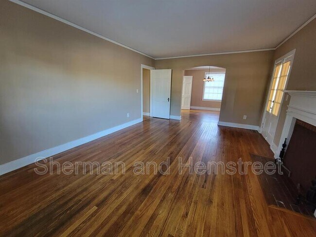 Building Photo - 1449 Troupe St
