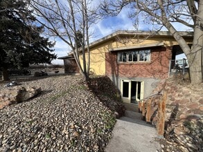 Building Photo - 2405 Sunset Dr