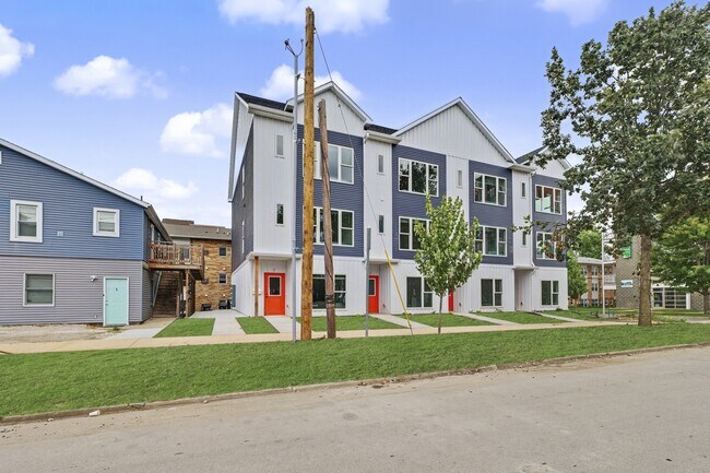 Building Photo - 108 S 5th St
