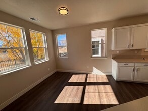 Building Photo - 346 Cattail Cir