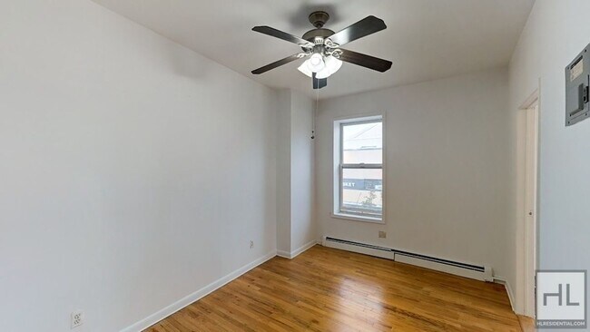 Foto del edificio - PROSPECT PLACE / Renovated 1-Bedroom Apart...
