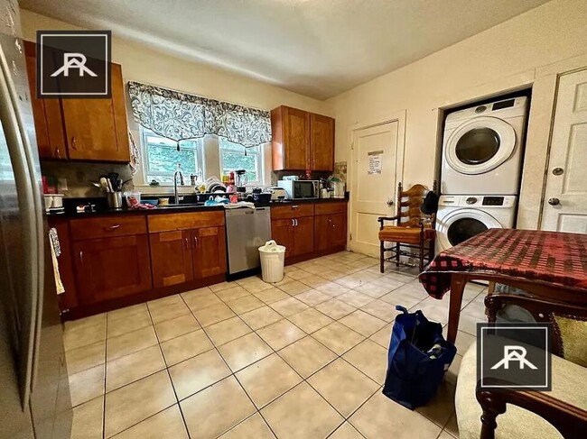 5 bedroom in Waltham MA 02453 - 5 bedroom in Waltham MA 02453 Apartment