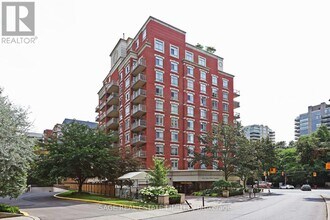Building Photo - 1 Deer Park Crescent