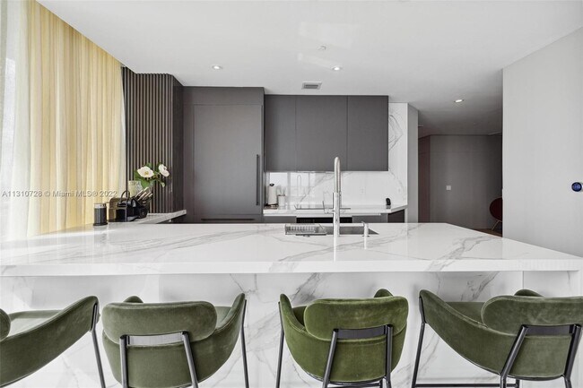 Foto del edificio - 480 NE 31st St