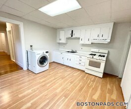 Building Photo - 122 Buttonwood St